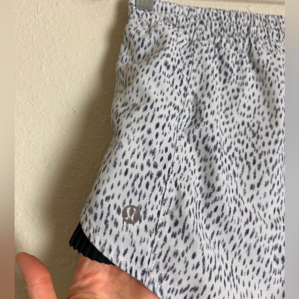 Lululemon Pleat To Street Short Dottie Dash White Black - Picture 4 of 5